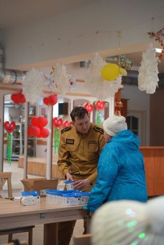 Strażacy przekazali czujki dymu i tlenku węgla mieszkańcom Giżycka 2026